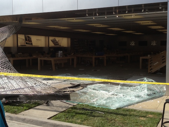 Promenade_Temecula_Apple_Store_window